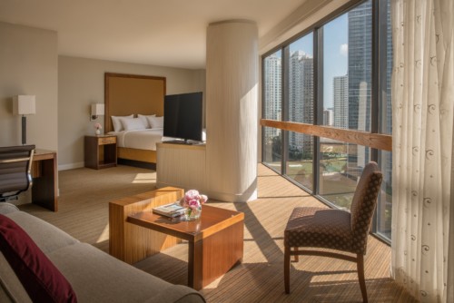 https://suiteness.imgix.net/destinations/miami/hyatt-regency-miami/suites/panorama-suite-one-king-bed-standard-king-room/bedroom-area.jpg?w=96px&h=64px&crop=edges&auto=compress,format