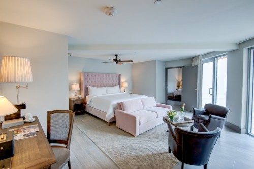 https://suiteness.imgix.net/destinations/miami/plymouth-hotel-miami/suites/two-bedroom-terrace-suite/bedroom.jpg?w=96px&h=64px&crop=edges&auto=compress,format