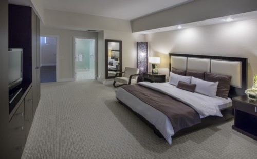 https://suiteness.imgix.net/destinations/miami/provident-doral-at-the-blue-miami/suites/three-bedroom-villa/bedroom.JPG?w=96px&h=64px&crop=edges&auto=compress,format