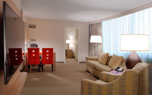 https://suiteness.imgix.net/destinations/tampa/embassy-suites-by-hilton-tampa-airport-westshore/suites/2-bedroom-2-bath-suite-2-queen-beds-1-king-non-smoking/living-area.jpg?w=96px&h=64px&crop=edges&auto=compress,format
