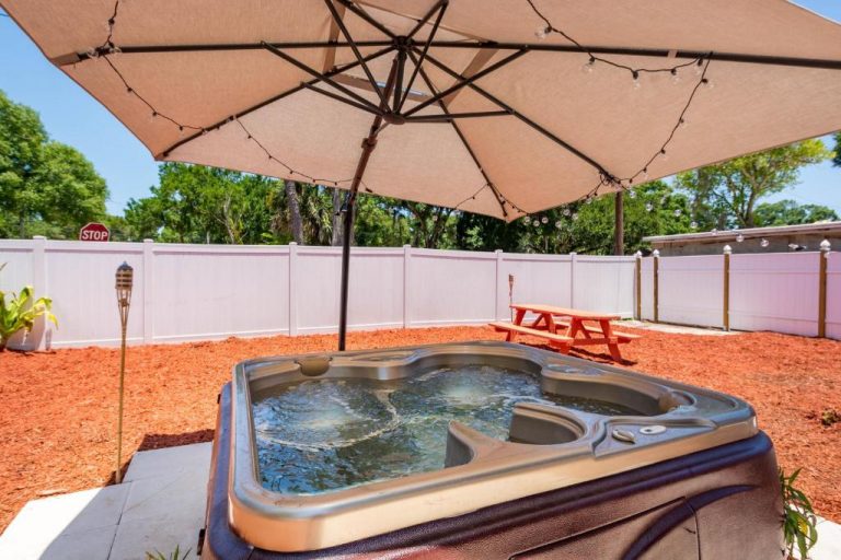 rental with Jacuzzi® in Tampa